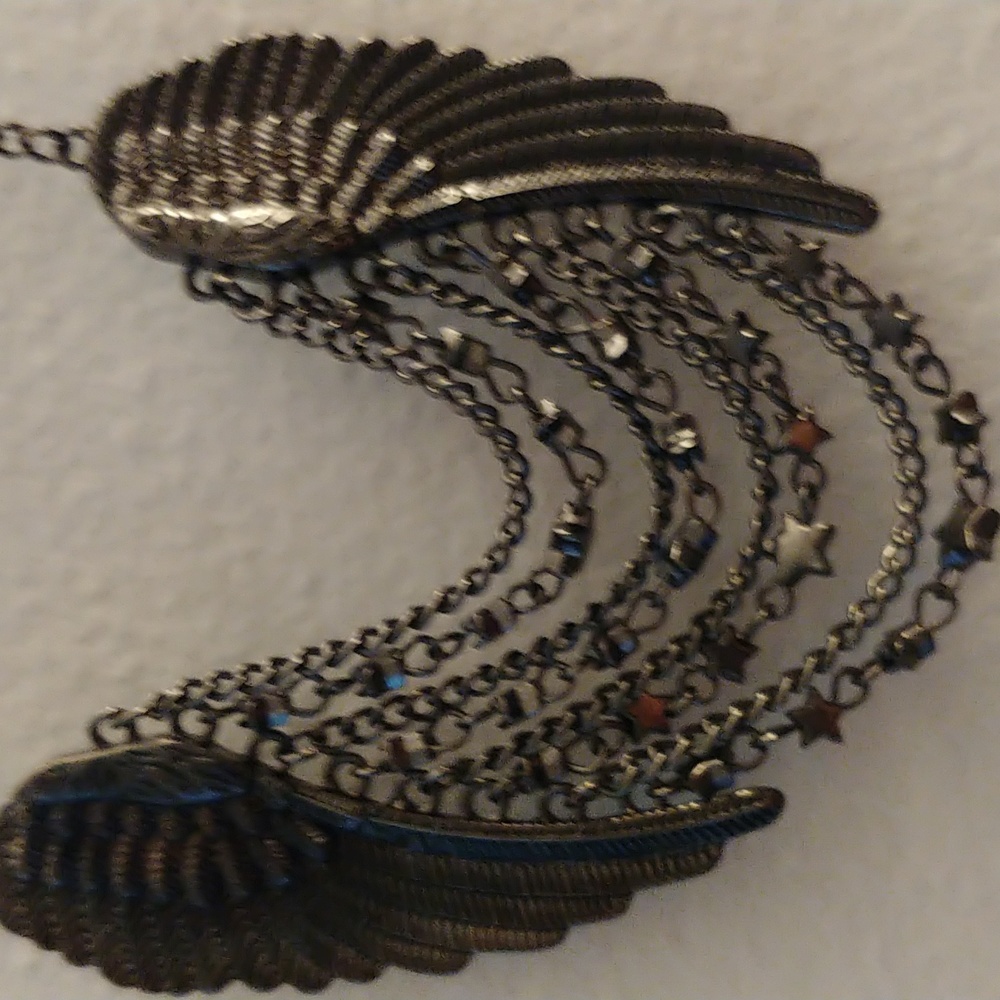 NWOT Winged necklace. OS. Blackish silver color.